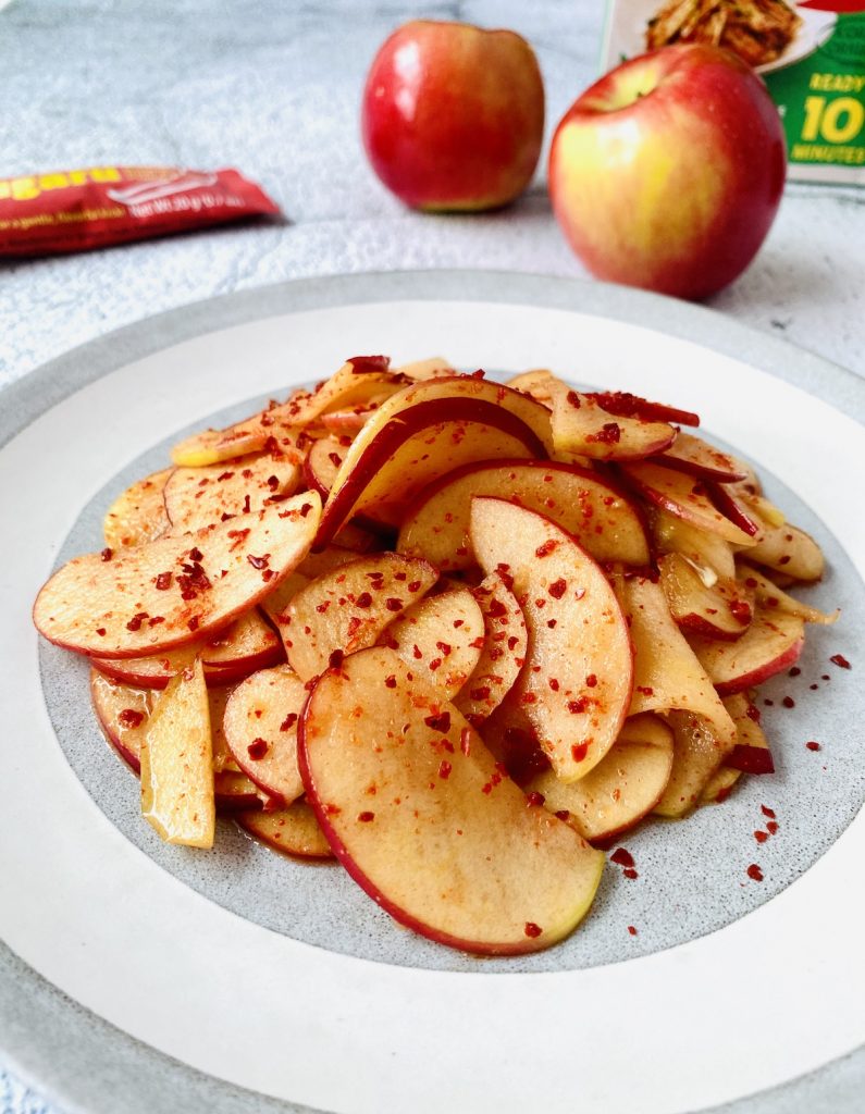 Spicy apple kimchi Sempio